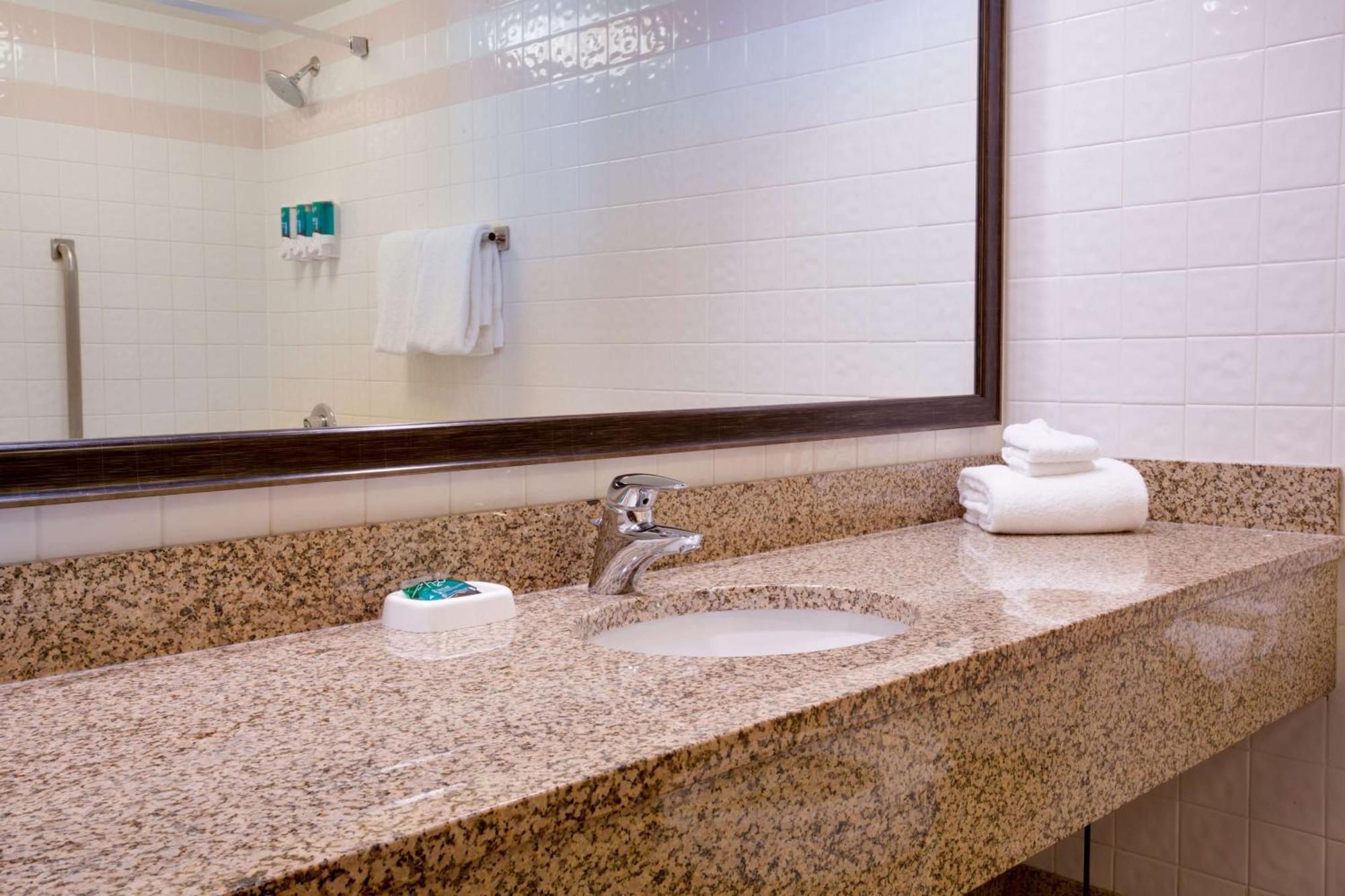 סנט לואיס Pear Tree Inn St Louis Convention Center מראה חיצוני תמונה
